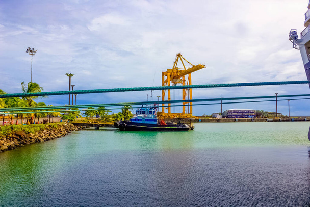 Λιμάνι Λιμόν - λιμάνι στην Κόστα Ρίκα. Θάλασσα και γαλάζιος ουρανός - Φωτογραφία, εικόνα