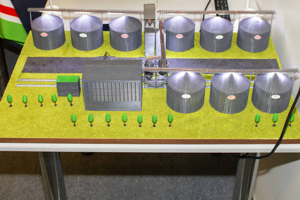 Модель зернохранилища, напечатанная на 3D принтере
. - Фото, изображение