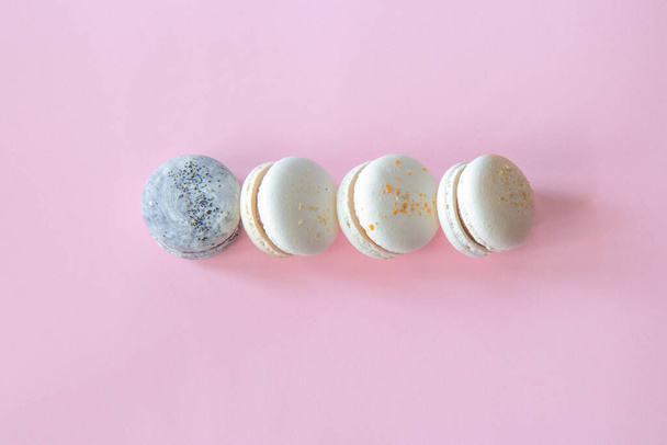 Macarons on a pink background. Beautiful dessert. Flat lay - Foto, afbeelding