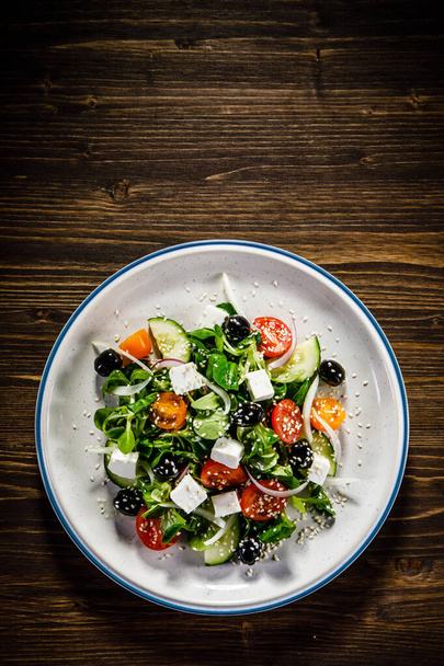 Healthy greek salad on white plate - Fotografie, Obrázek