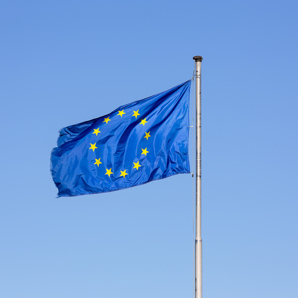 Parlamento Europeo bandera europea Alemania política de globalización eu greece sky blue
 - Foto, imagen