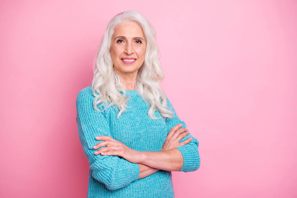 Tunred photo of pretty attractive old woman cross her hands enjoy working in kindergarten with kids wear good look jumper isolated over pastel color background - Foto, Imagen