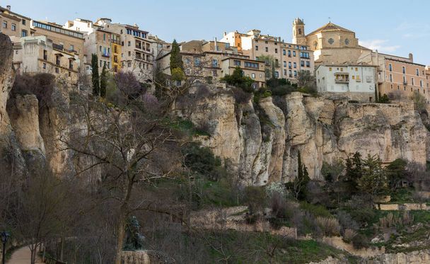 Gesamtansicht der historischen Stadt Cuenca, Spanien - Foto, Bild