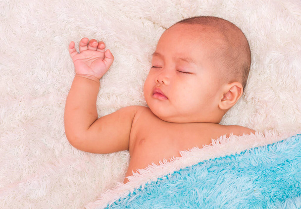 Closeup of newborn baby - Фото, зображення