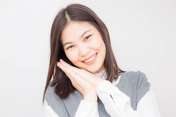 glimlachen mooie aziatische vrouwen op witte achtergrond, portret vrouwen - Foto, afbeelding