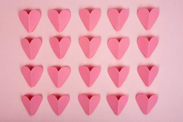 Abstract paper hearts cut out arranged in rows - 写真・画像