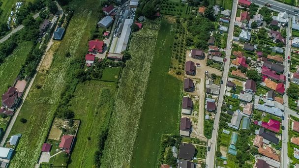 Drohnenblick auf ein Wohngebiet in der Stadt - Foto, Bild