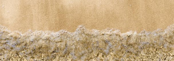 Хвилястий і піщаний берег - панорамний фон, вид зверху, пляжний відпочинок, місце для тексту
 - Фото, зображення