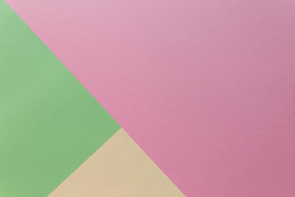 Líneas rectas abstractas fondo de moda de papel de color liso. Rosa pastel, verde claro, menta neo, colores blancos amarillentos naturales. Espacio vacío para copiar, texto, letras
. - Foto, Imagen