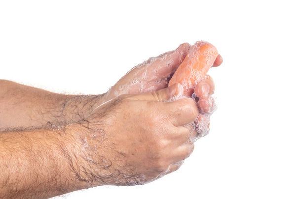 Erkek, beyaz arka planda sabun, hijyen konsepti, kovid19, bakteri, sağlık konsepti kullanarak ellerini yıkıyor. - Fotoğraf, Görsel