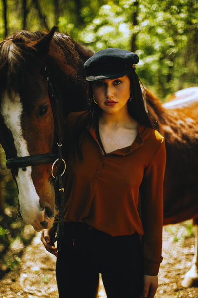 Beautiful woman with brown horse - Foto, imagen