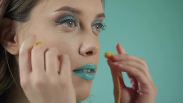 Expressive fashion model with green bright makeup - Materiał filmowy, wideo