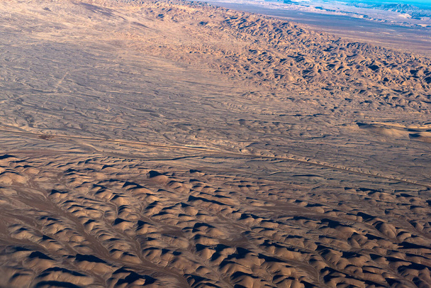 Légi felvétel az Atacama-sivatagot átszelő útról, Chile - Fotó, kép