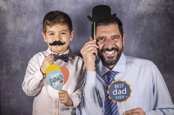 Father and son celebrating Fathers Day at home. - Photo, Image