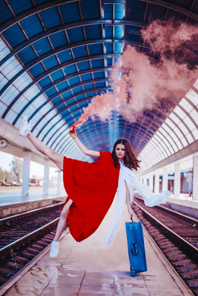 Beautiful woman at the train station - Foto, Imagen