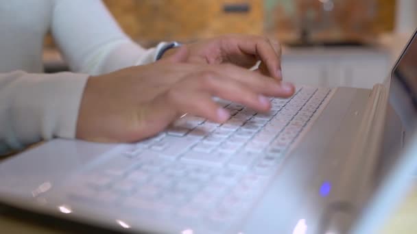 Businessman typing on keyboard, sending email on laptop, office work, closeup - Filmagem, Vídeo