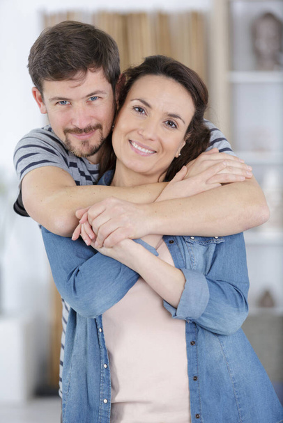 a young couple is hugging - Foto, afbeelding