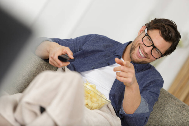 a happy man watchting tv - Foto, Bild