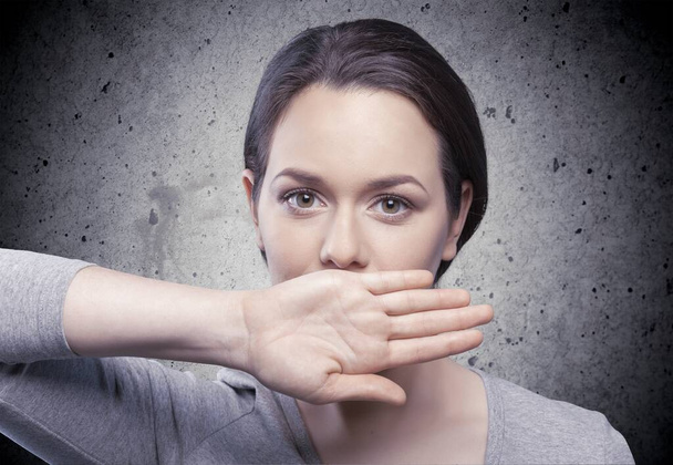 young girl covering her mouth with hand - Foto, Imagem