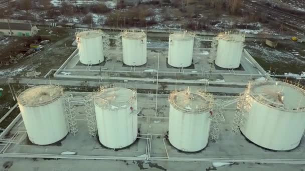 Imágenes aéreas de grandes depósitos de combustible en la zona industrial de la gasolina
. - Imágenes, Vídeo