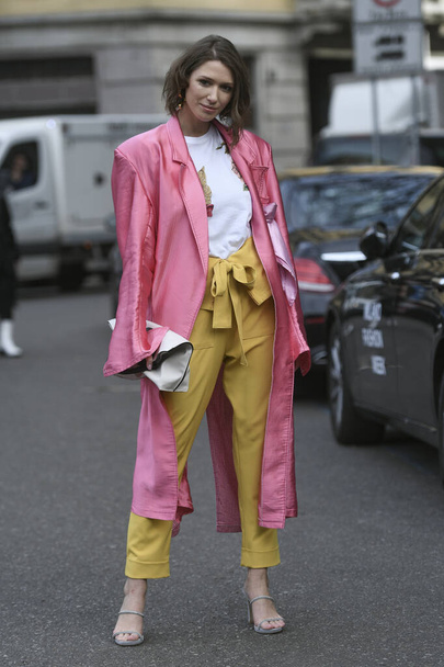 Milan, Italy - February 21, 2020: Street style appearance during Milan Fashion Week - streetstylefw20 - Foto, Imagen