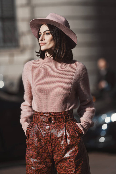 Milan, Italy - February 22, 2020: Street style appearance during Milan Fashion Week - streetstylefw20 - Foto, afbeelding