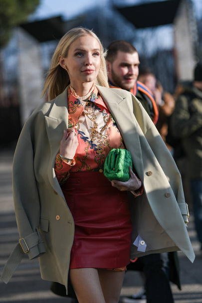 Milan, Italy - February 19, 2020: Leonie Hanne before a fashion show during Milan Fashion Week - streetstylefw20 - Foto, afbeelding