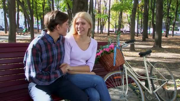 Couple with retro bike in the park - Footage, Video