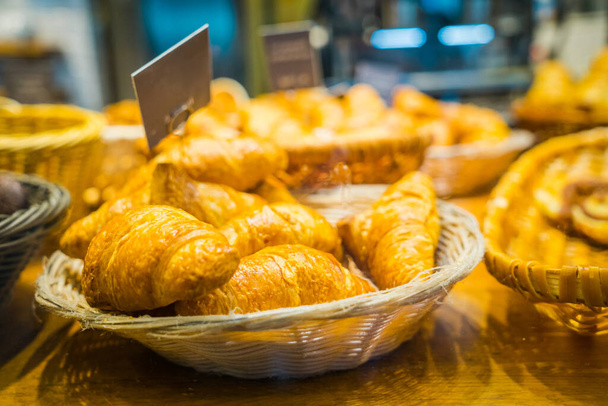 Delicious fresh pastries in a cafe for breakfast - Foto, afbeelding