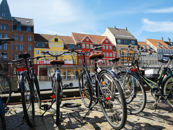 デンマークのコペンハーゲン- 2019年7月16日。コペンハーゲンの美しい街旅行の背景 - 写真・画像