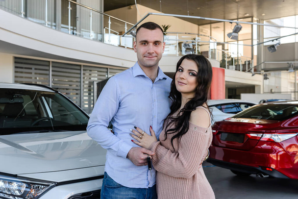 Couple in love with keys from new car - Fotó, kép