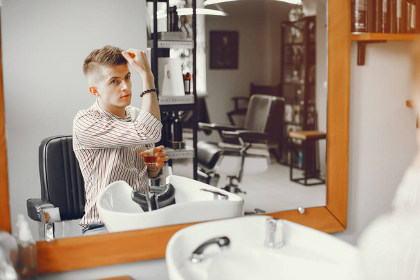 The boy is resting in the salon - 写真・画像