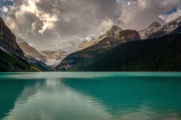 Lake Louise, Banff, Alberta Kanada reisbestemming met turquoise water - Foto, afbeelding
