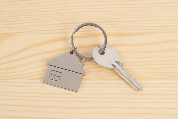 House key on wooden background concept for mortgage - Foto, afbeelding