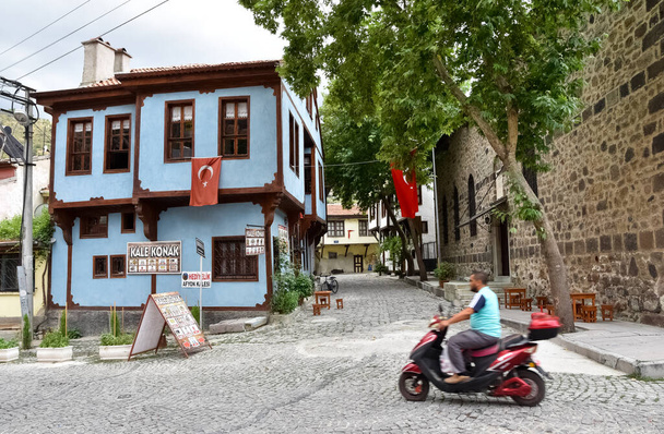 Αφυονκαραχισάρ, Τουρκία, 28.07.2017 παλιός οικισμός και ιστορικά σπίτια, δρόμοι Αφυονκαραχισάρ. Για λόγους ενημέρωσης. - Φωτογραφία, εικόνα
