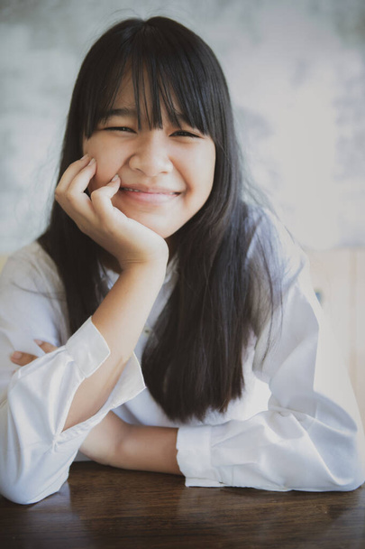 ázsiai tinédzser mosolygós boldogság arc - Fotó, kép