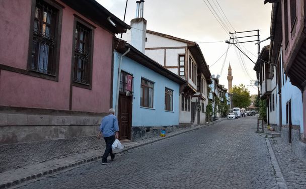 Afyonkarahisar, Törökország, 28.07.2017 régi település és történelmi házak, Afyonkarahisar utcái. Hírközlés céljából. - Fotó, kép