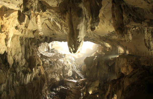 Cuevas Mulu, en Borneo de Malasia
 - Foto, Imagen