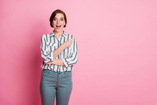 Portrait of crazy astonished girl promoter look incredible promotion scream wow omg indicate point index finger copy space wear trendy clothes isolated over pink color background - Φωτογραφία, εικόνα