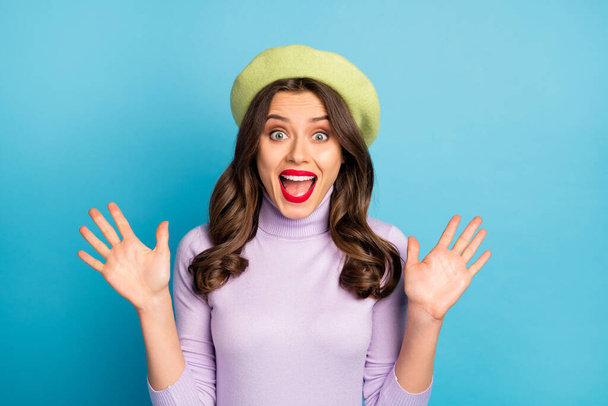 Photo of funky traveler lady toothy beaming smiling open mouth excited feelings wear green beret hat purple turtleneck isolated bright blue color background - Фото, зображення