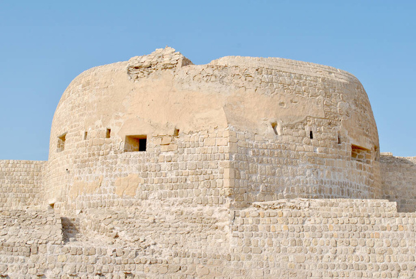 Bahrein Nationaal Kasteel op zonnige dag, Qal 'At Al Bahrain fort - Foto, afbeelding