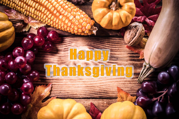 крупным планом собранные тыквы на фоне Дня благодарения
 - Фото, изображение