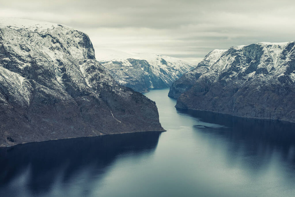 Veduta di un Aurlandsfjord in Norvegia
. - Foto, immagini