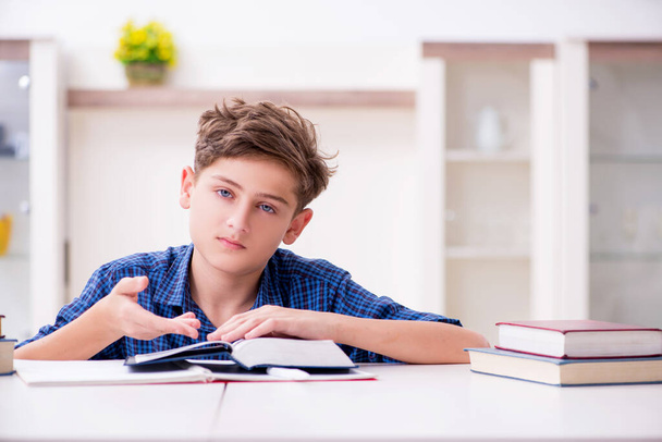 Kid preparing for school at home - Foto, afbeelding