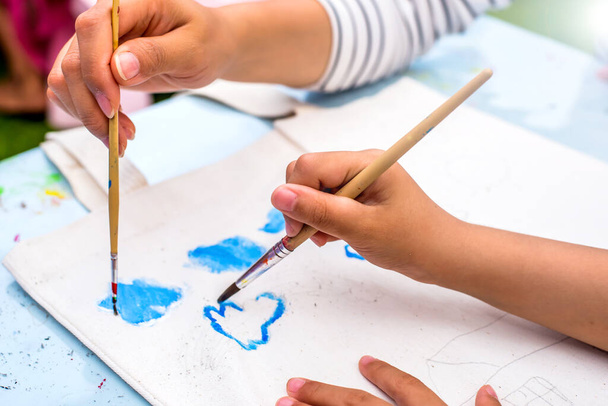 Education, Mixing Water Colors in a painting Class - Foto, imagen