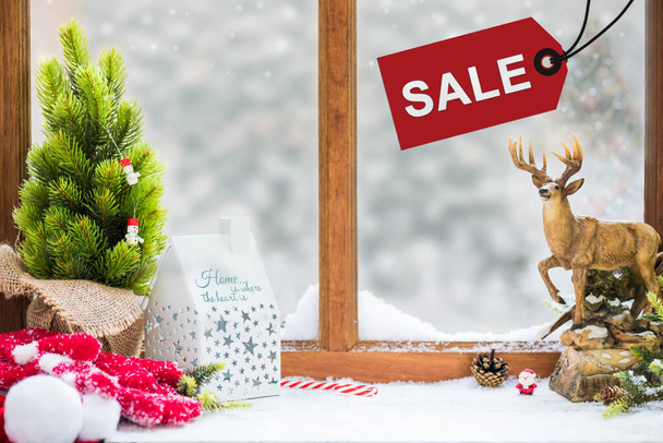 メリークリスマスとハッピーニューイヤー、雪と販売中の装飾と冬の季節 - 写真・画像