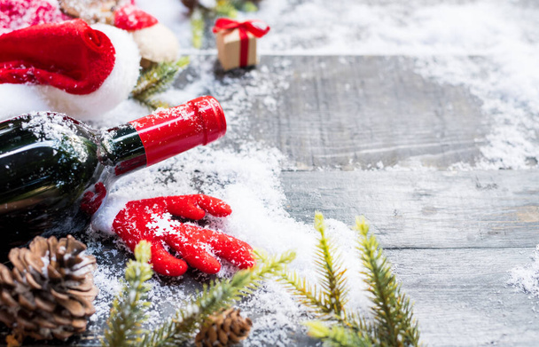 Red wine for Christmas and Happy New Year party. Winter season holiday with snow and decoration. - Foto, imagen