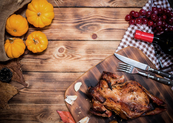 Fijne Thanksgiving dag. Geroosterde kip en kalkoen voor feest in de herfst en herfst. - Foto, afbeelding