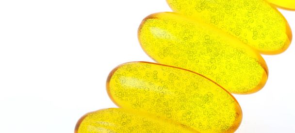 virus covid-19 y píldoras amarillas para una posible cura
 - Foto, Imagen