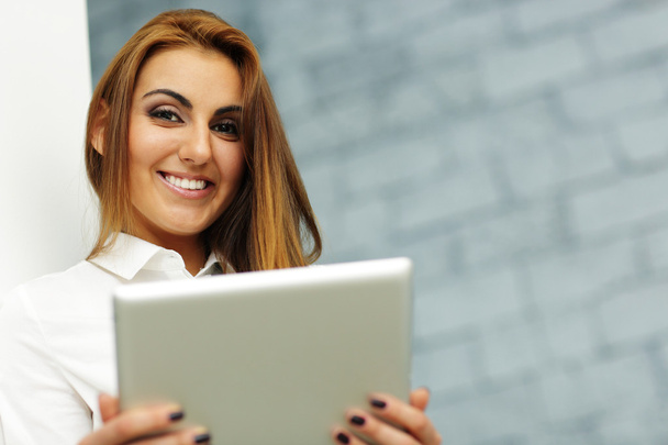 Businesswoman with tablet computer - Zdjęcie, obraz